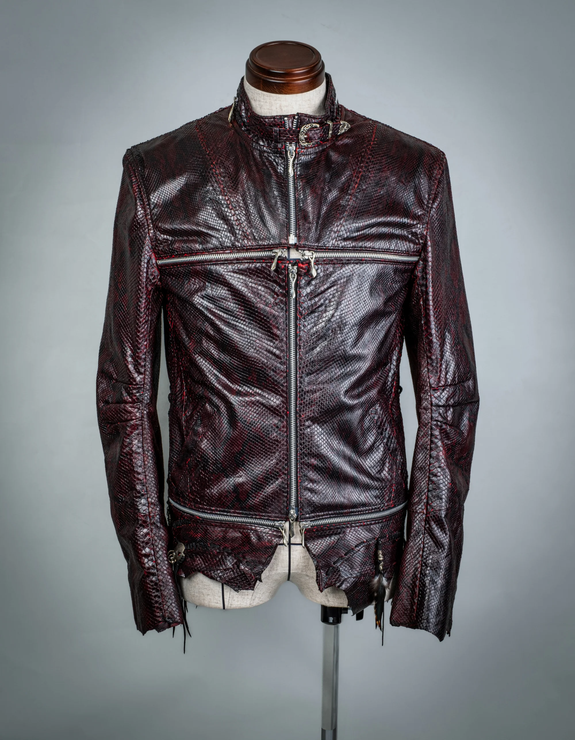 Cross Zip Garnet Scale - Image 3