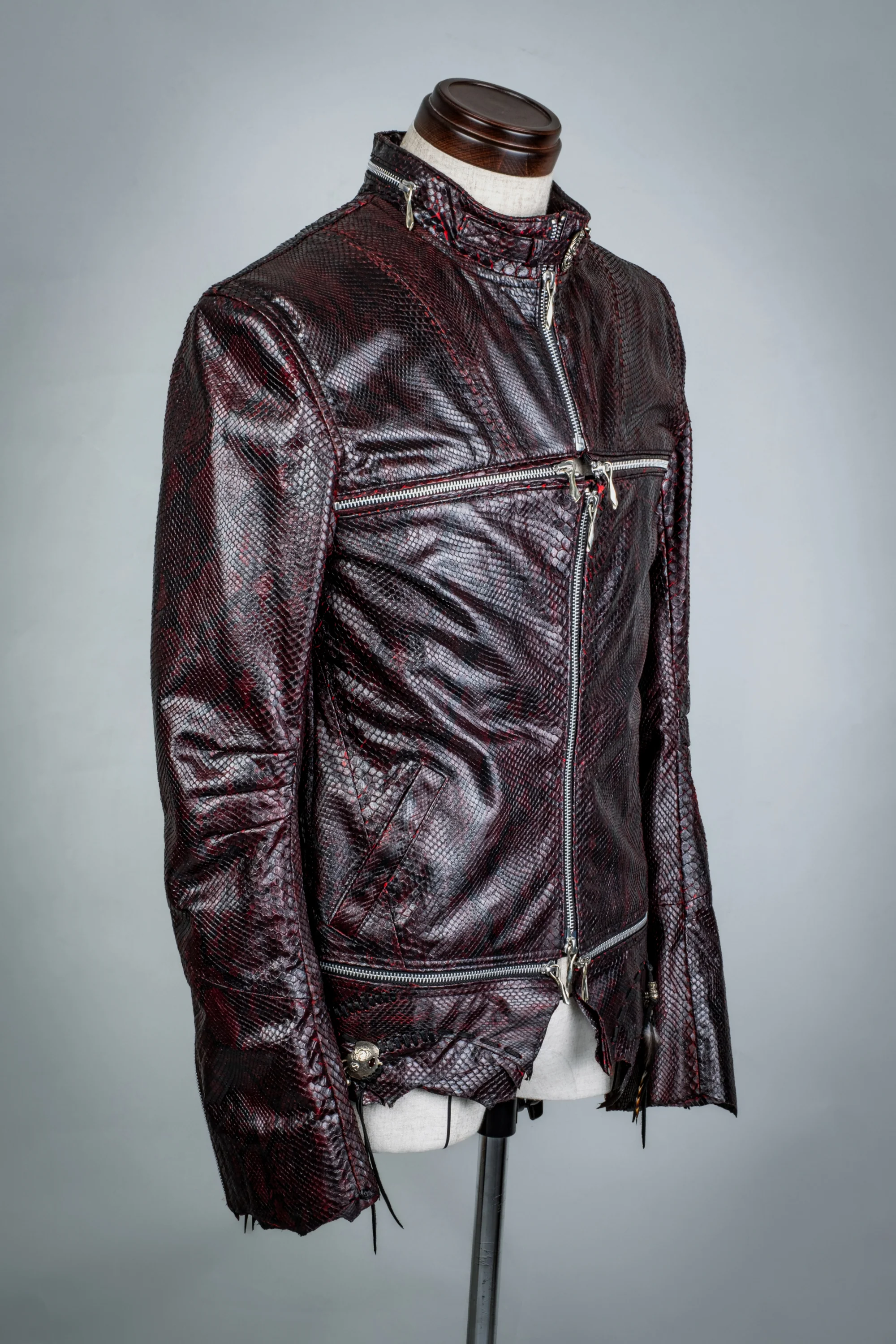 Cross Zip Garnet Scale - Image 5