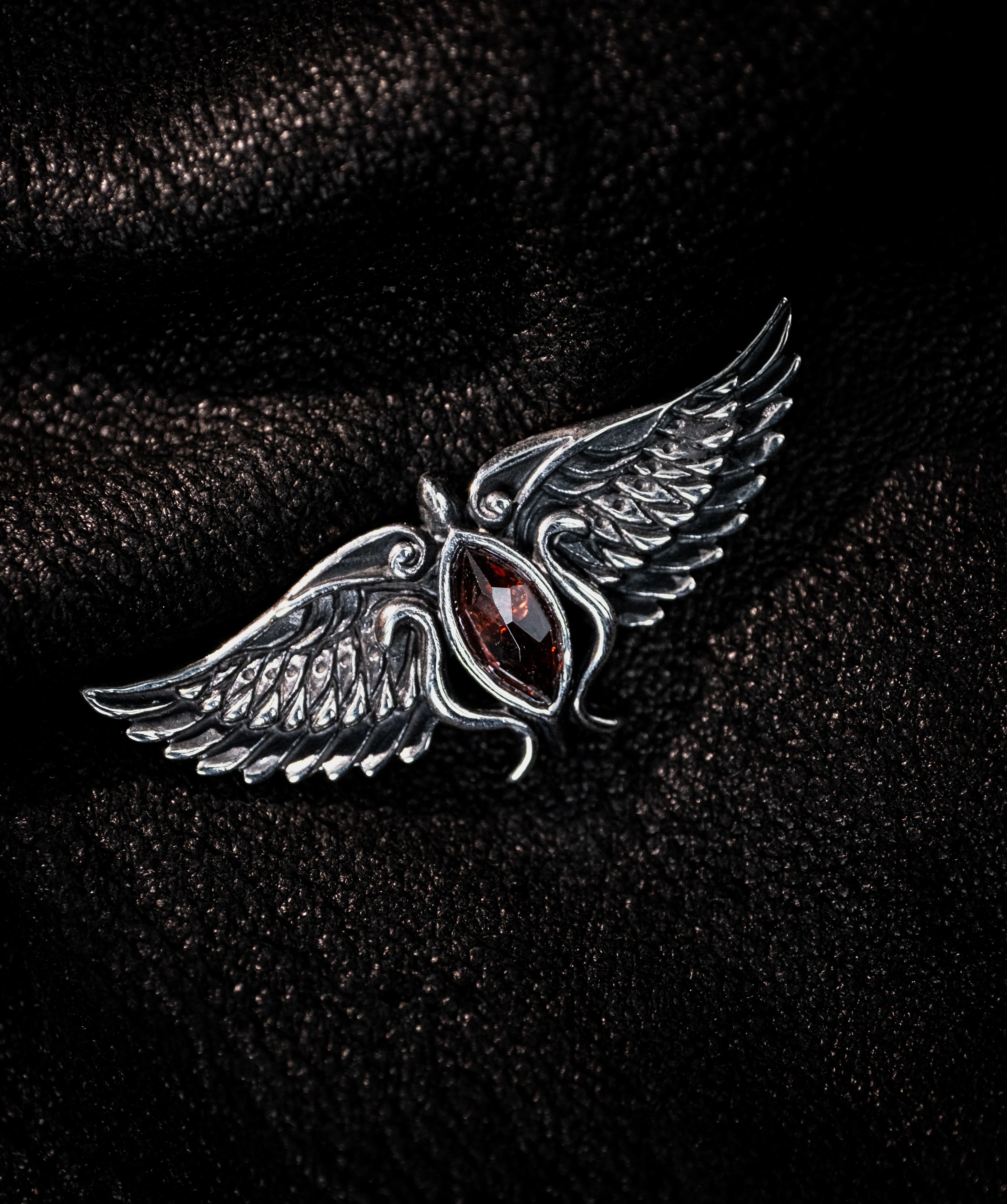 Small Wing Garnet